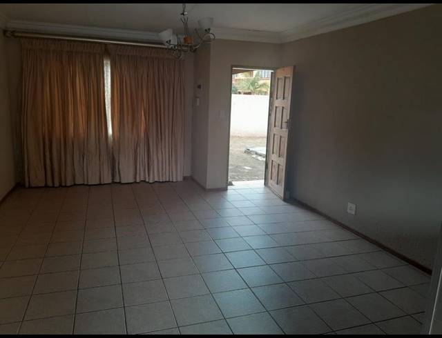 3 BEDROOM PROPERTY TO RENT IN BENDOR